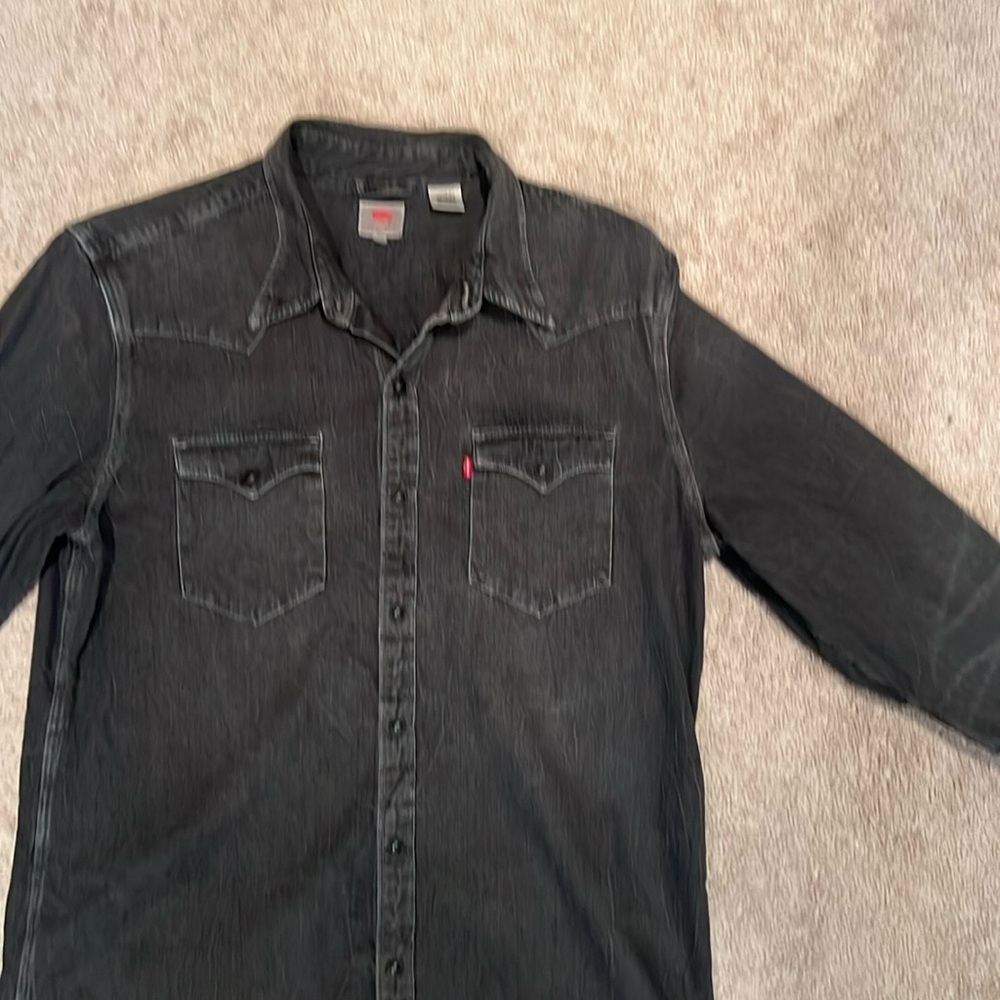 Levi’s Western snap button shirt. Black
Size - Large
Slim fit